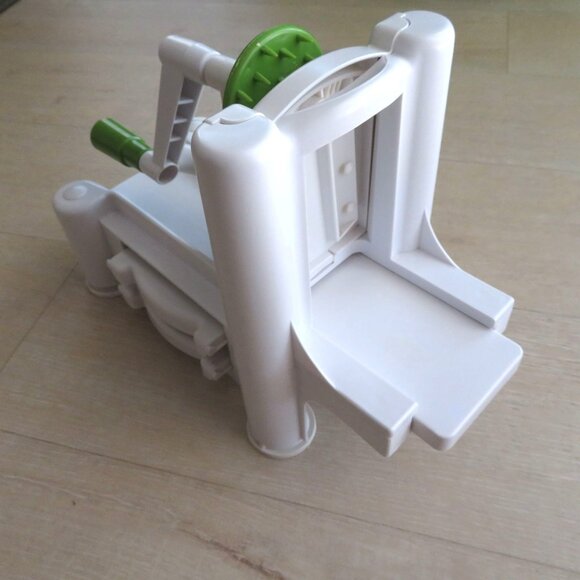 Tabletop Vegetable Spiralizer World Cuisine Turning Slicer Plastic Tri Blades - Picture 3 of 14